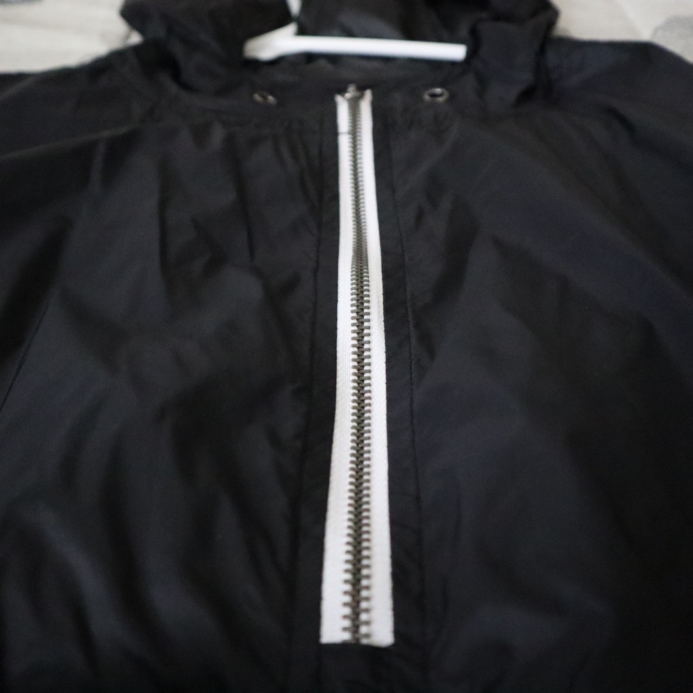 Windbreaker - Picture 3 of 7